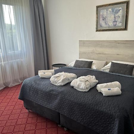 Patria Hotel Трутнов Экстерьер фото