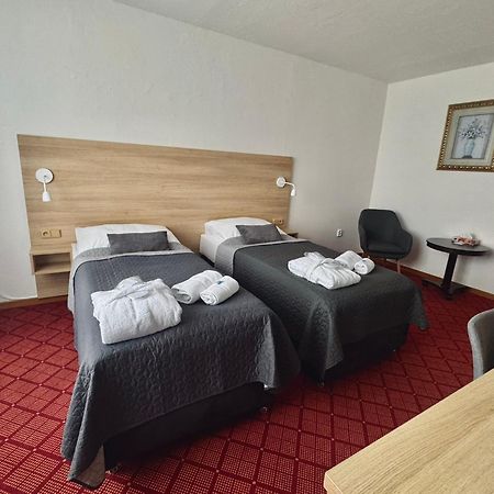 Patria Hotel Трутнов Экстерьер фото