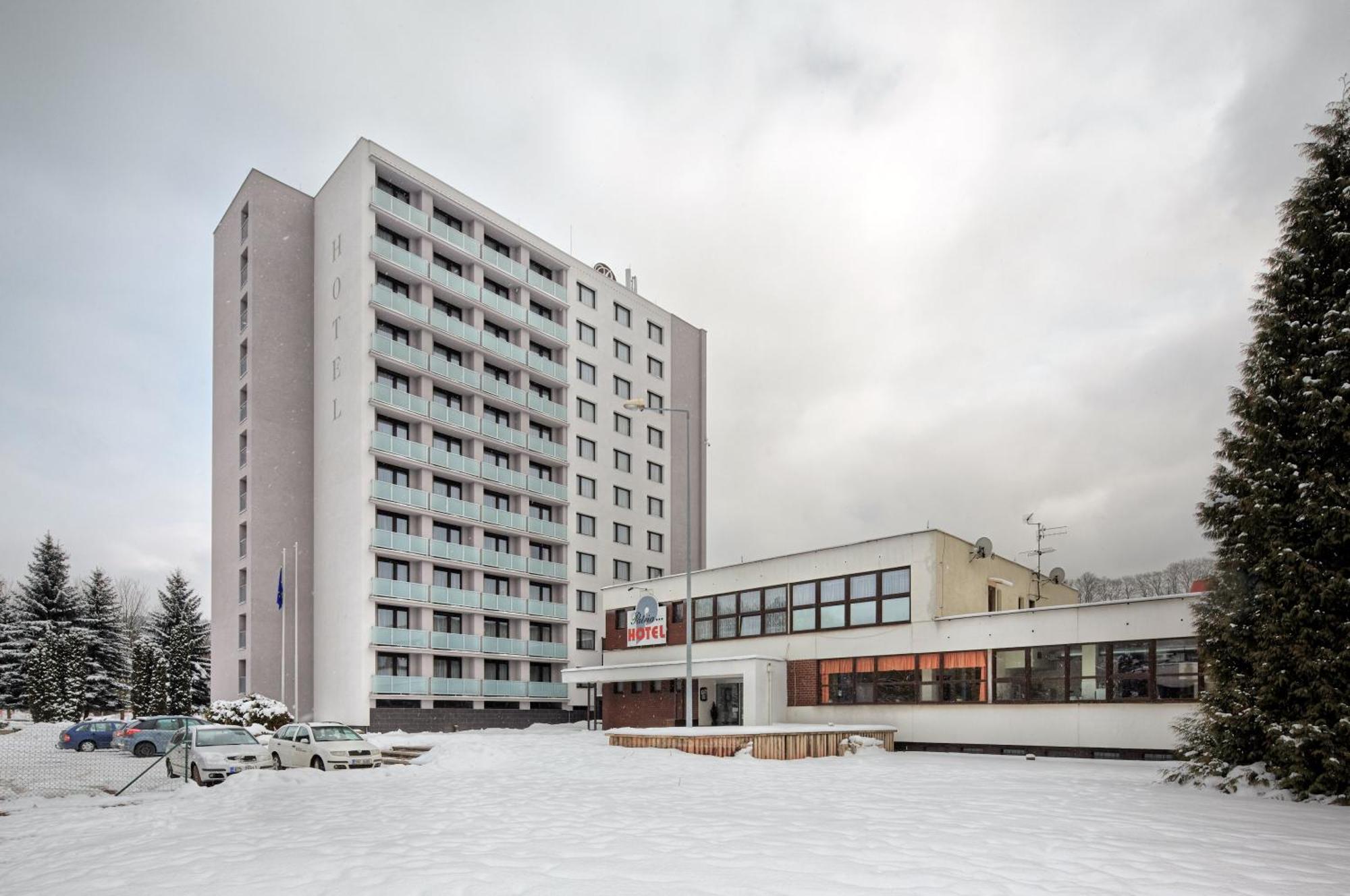 Patria Hotel Трутнов Экстерьер фото