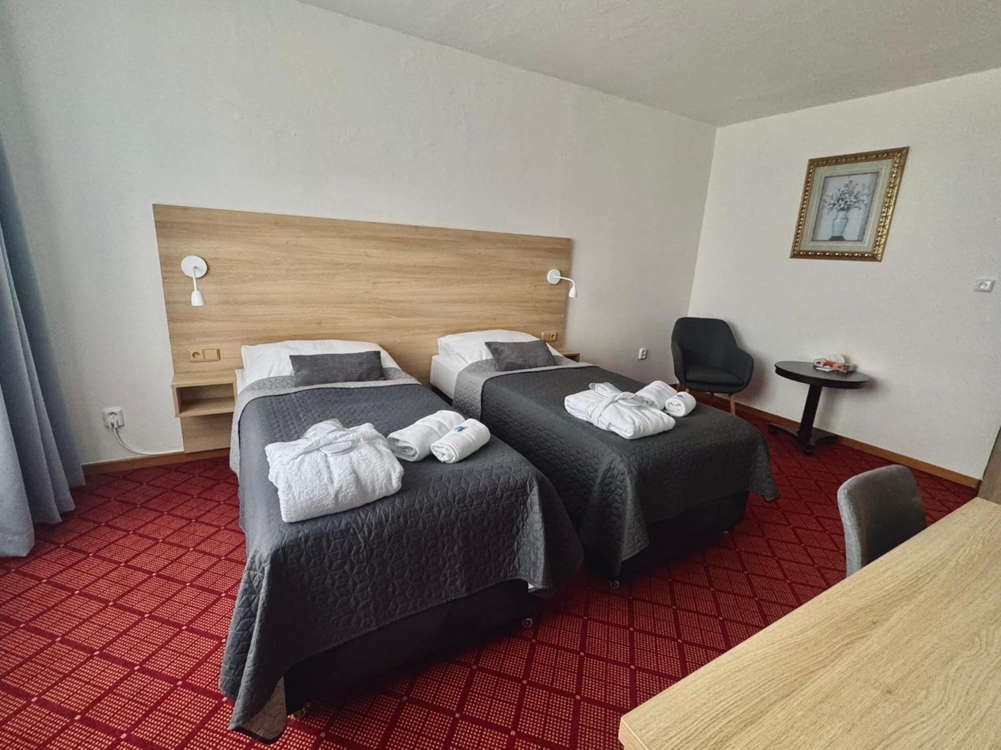 Patria Hotel Трутнов Экстерьер фото