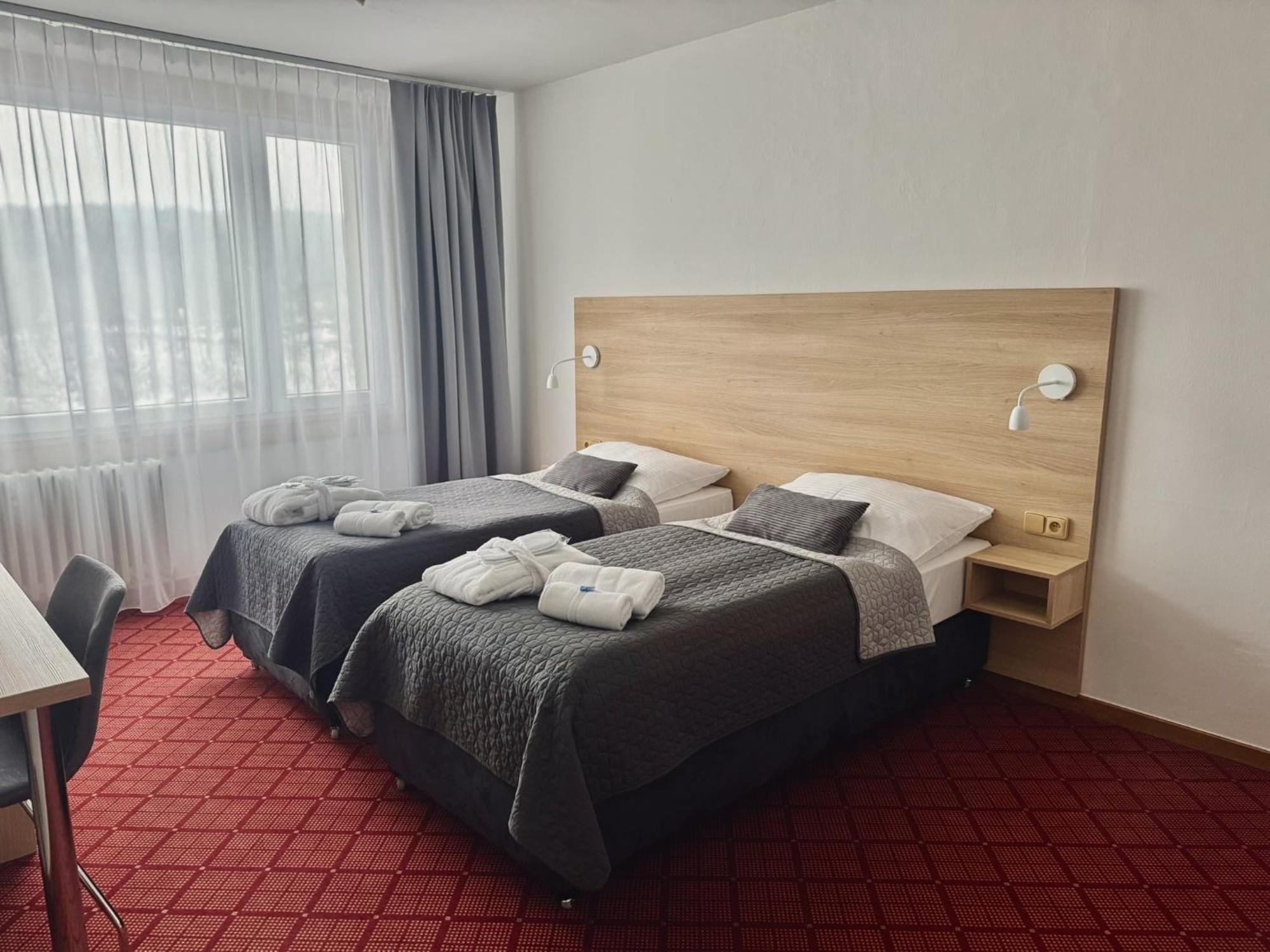 Patria Hotel Трутнов Экстерьер фото