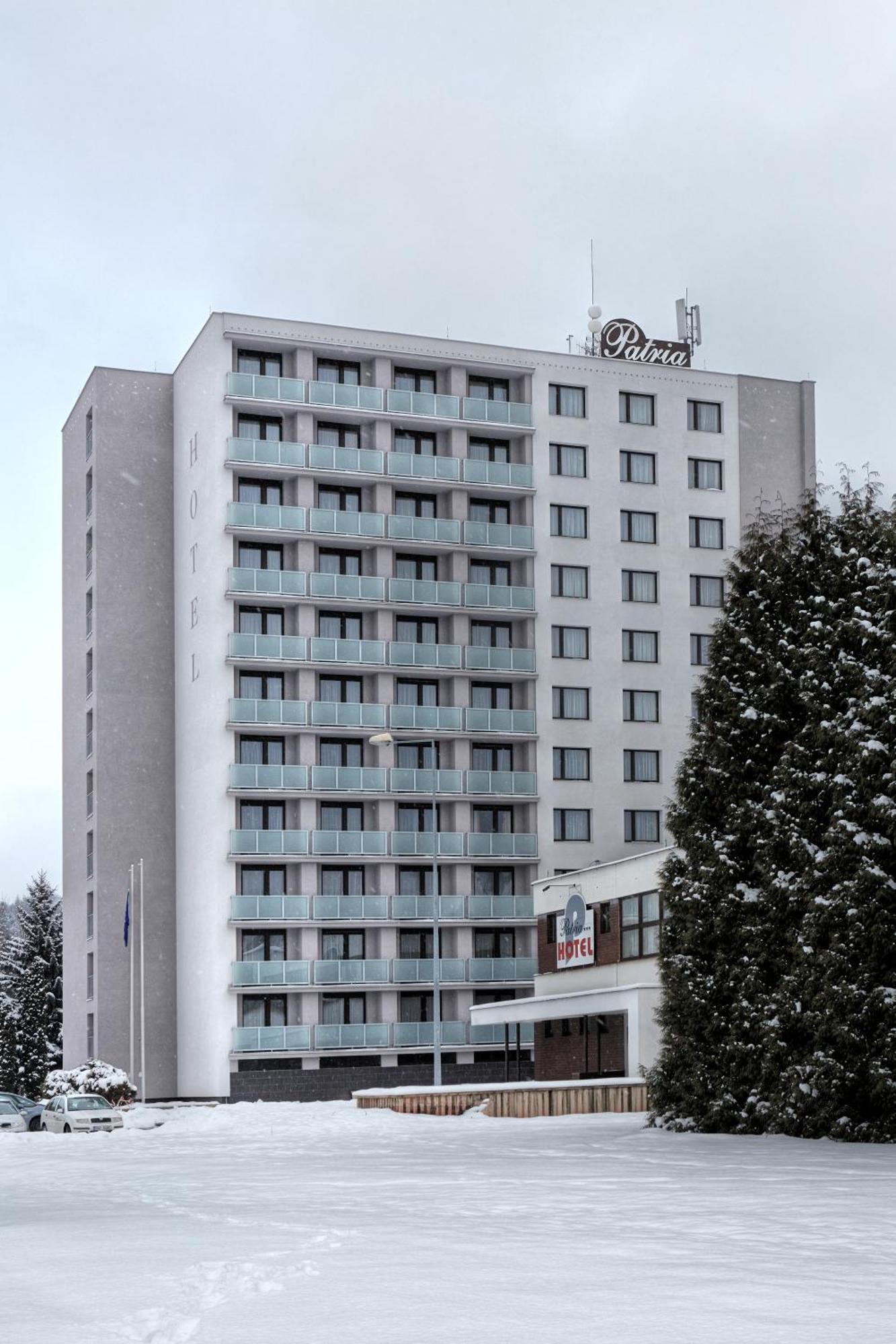 Patria Hotel Трутнов Экстерьер фото