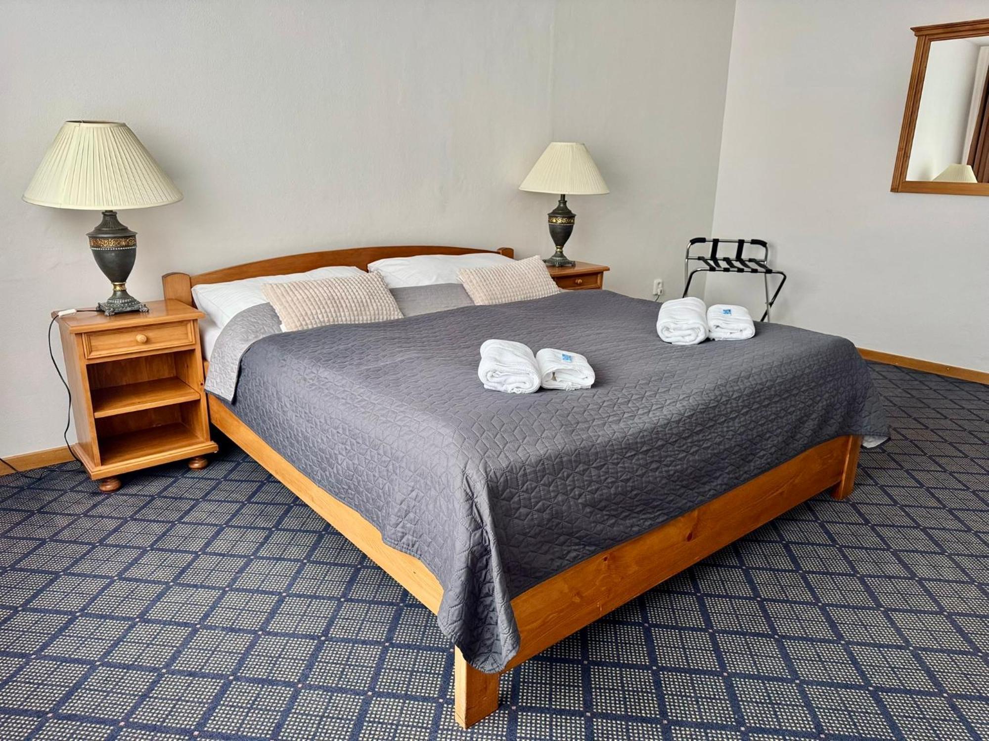 Patria Hotel Трутнов Экстерьер фото