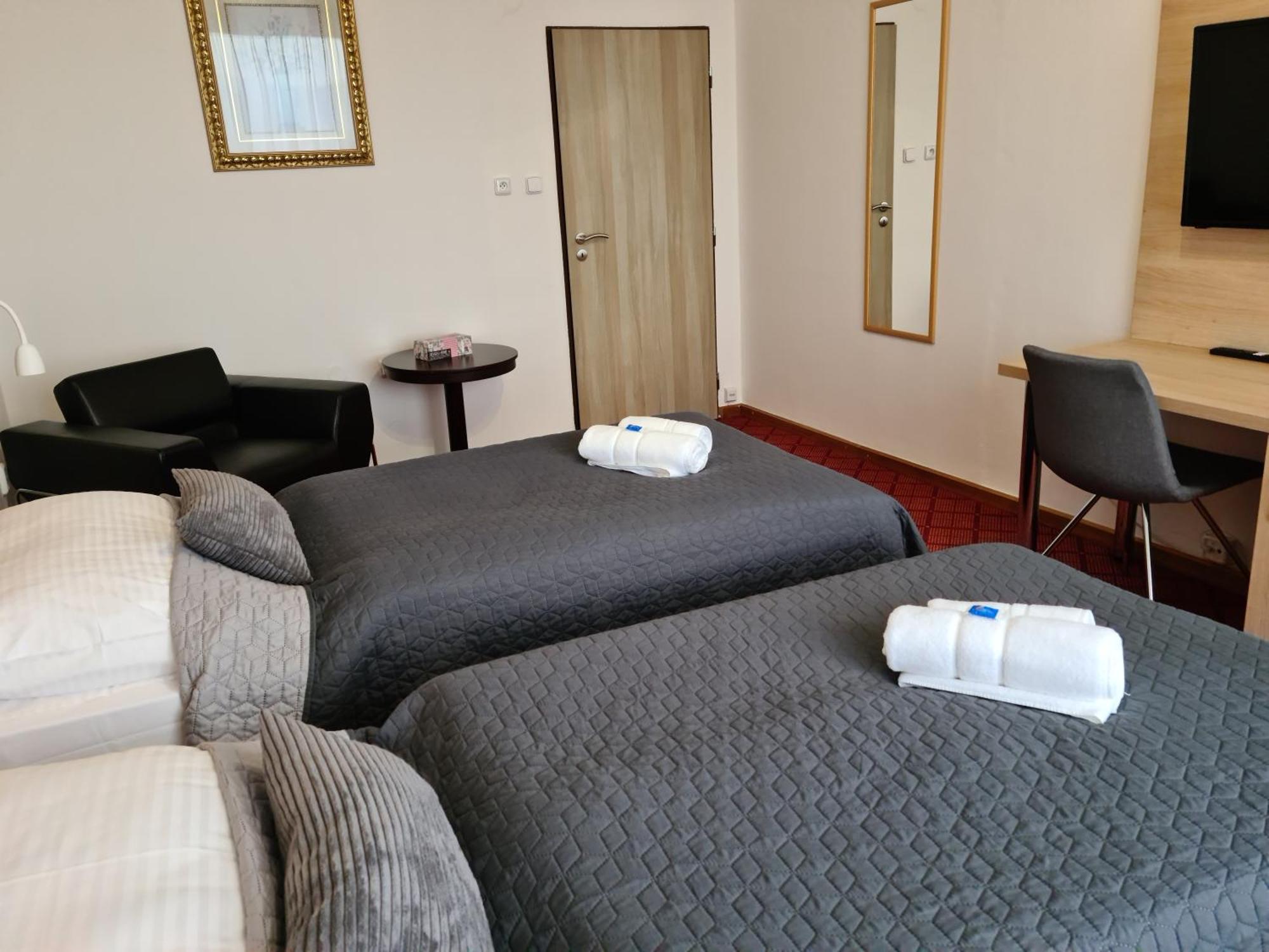 Patria Hotel Трутнов Экстерьер фото