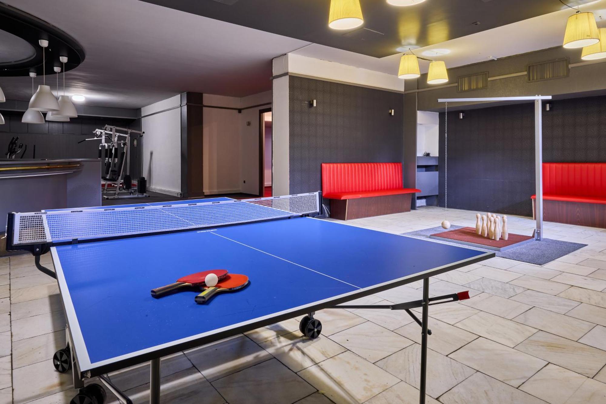 Patria Hotel Трутнов Экстерьер фото