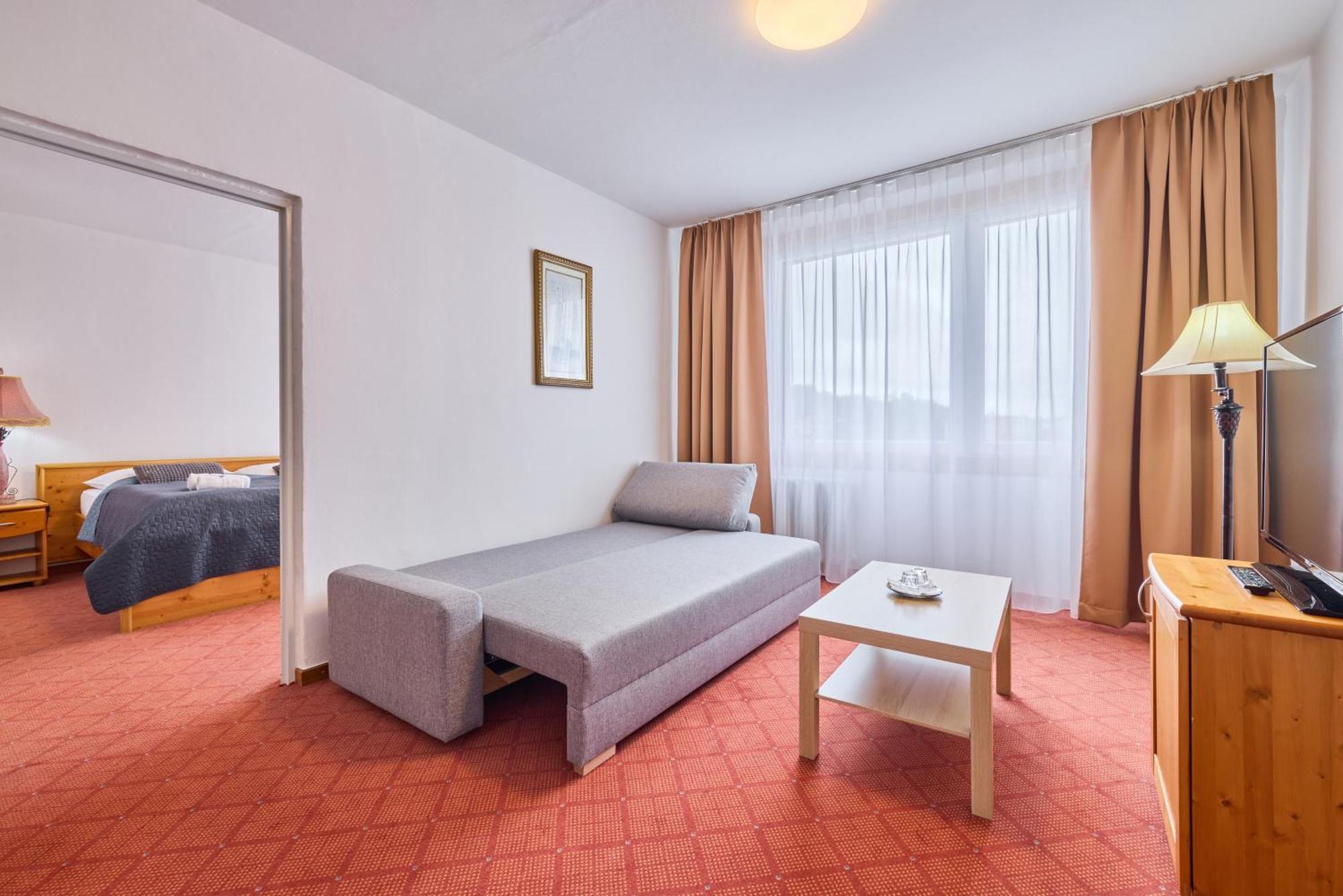 Patria Hotel Трутнов Экстерьер фото