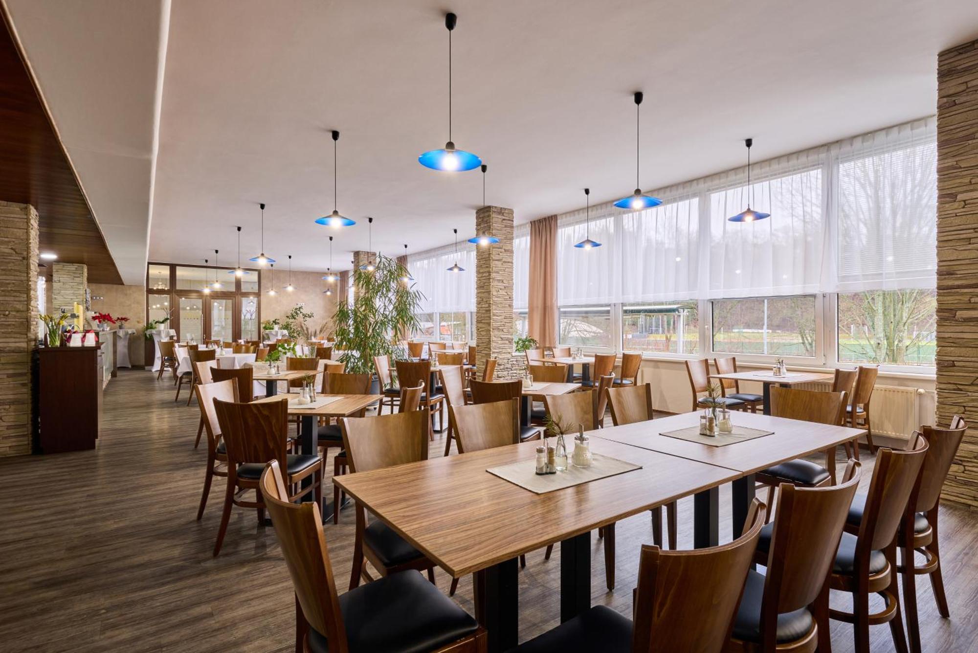 Patria Hotel Трутнов Экстерьер фото