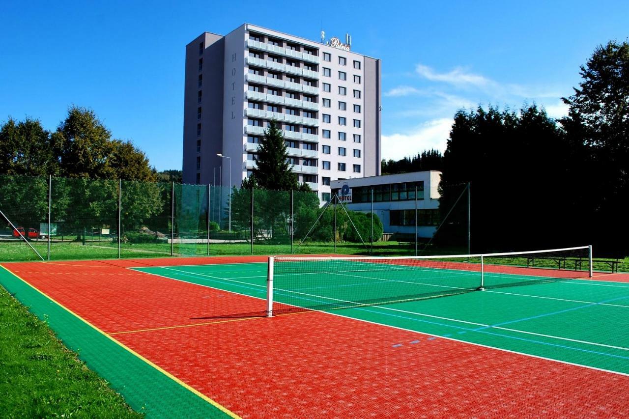 Patria Hotel Трутнов Экстерьер фото
