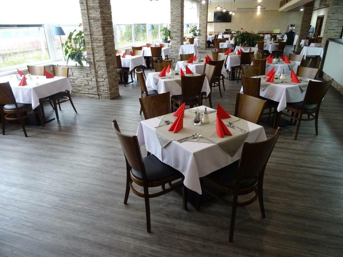 Patria Hotel Трутнов Экстерьер фото