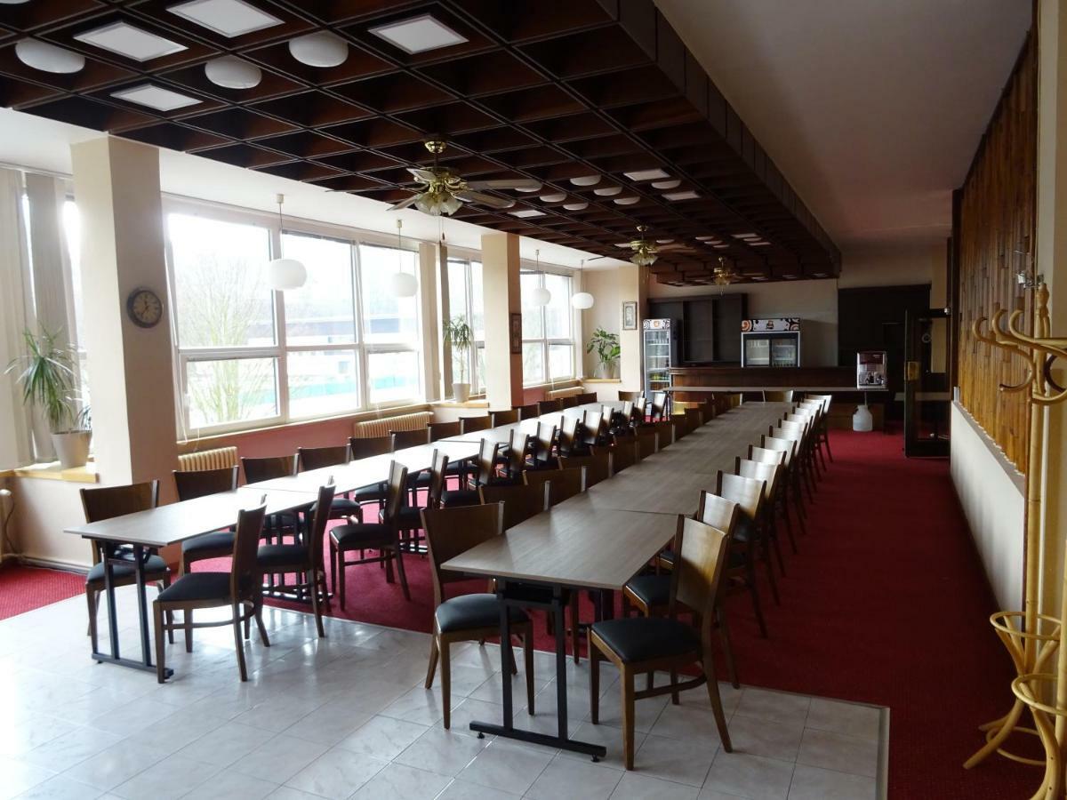 Patria Hotel Трутнов Экстерьер фото