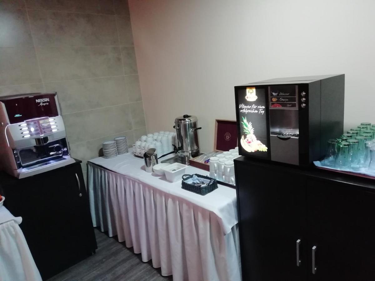 Patria Hotel Трутнов Экстерьер фото